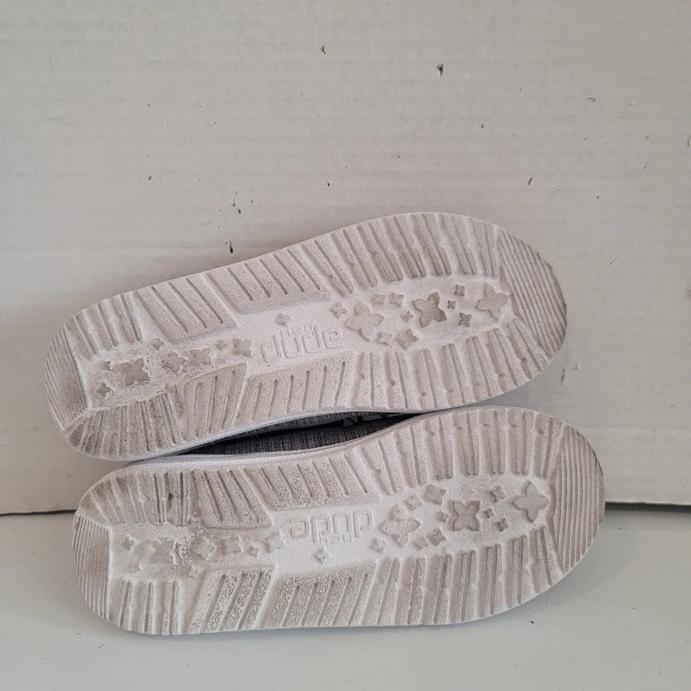 HEY DUDES WALLY YOUTH SLIP ON SHOES ( sz Y-1 or Wm - 2)‎